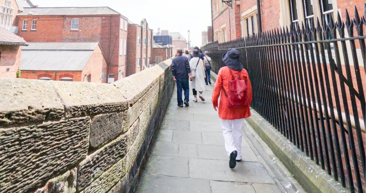 3 The Gathering Chester Central Екстер'єр фото